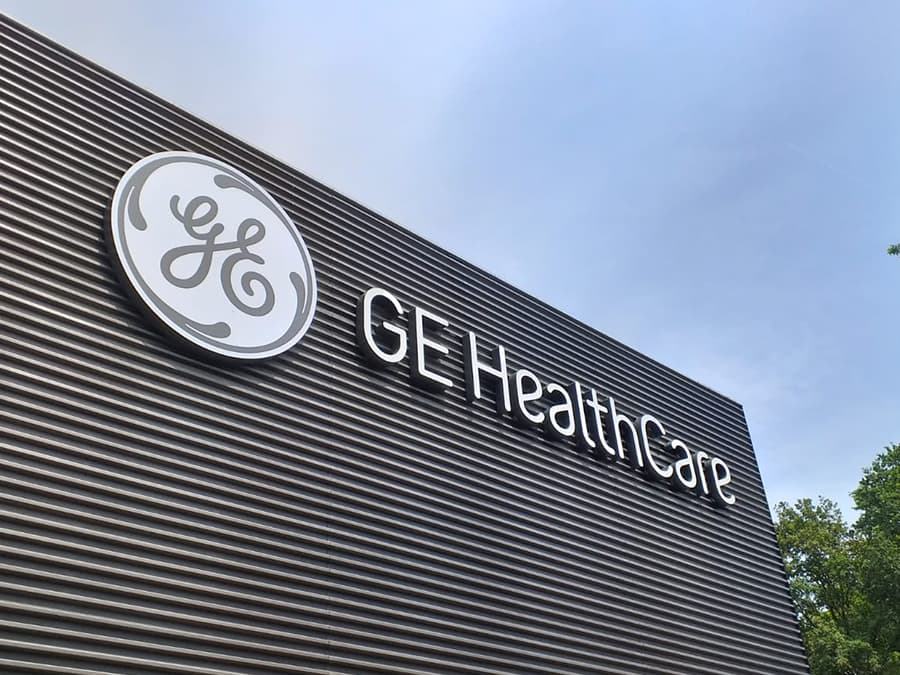Lichtbak Reclame Buiten von LEDLogo: Auffällige Werbung für Ihr Geschäft