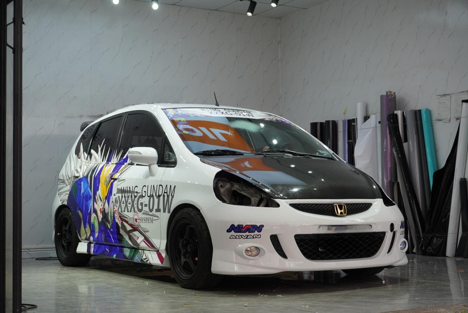 Verwandeln Sie Ihr Fahrzeug in ein Kunstwerk mit einer itasha Folierung