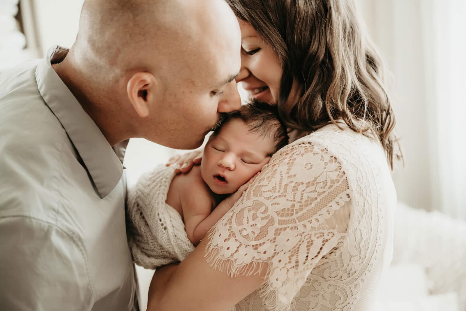 Für immer bewahren, was jetzt so zart ist – Neugeborenen Babyshooting