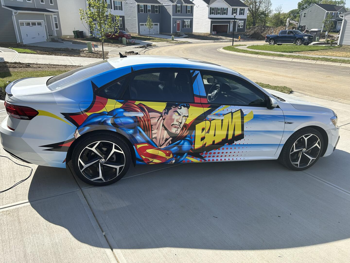 Verwandeln Sie Ihr Fahrzeug in ein Kunstwerk mit einer itasha Folierung