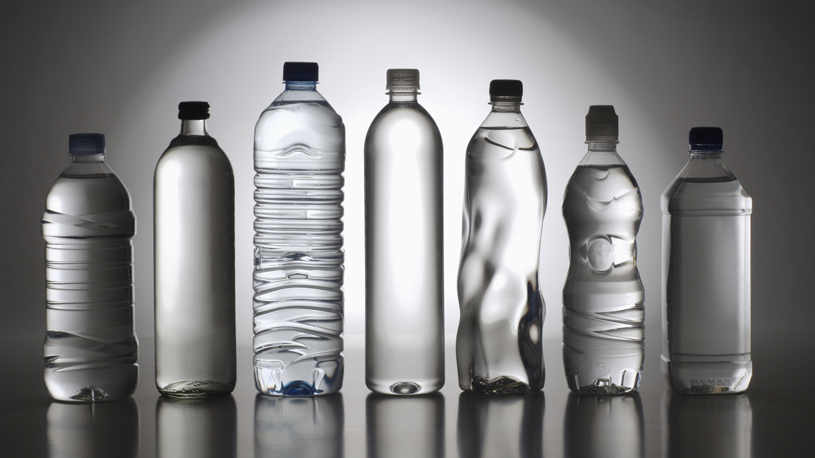 So einfach geht’s: Trinkflasche personalisiert online designen
